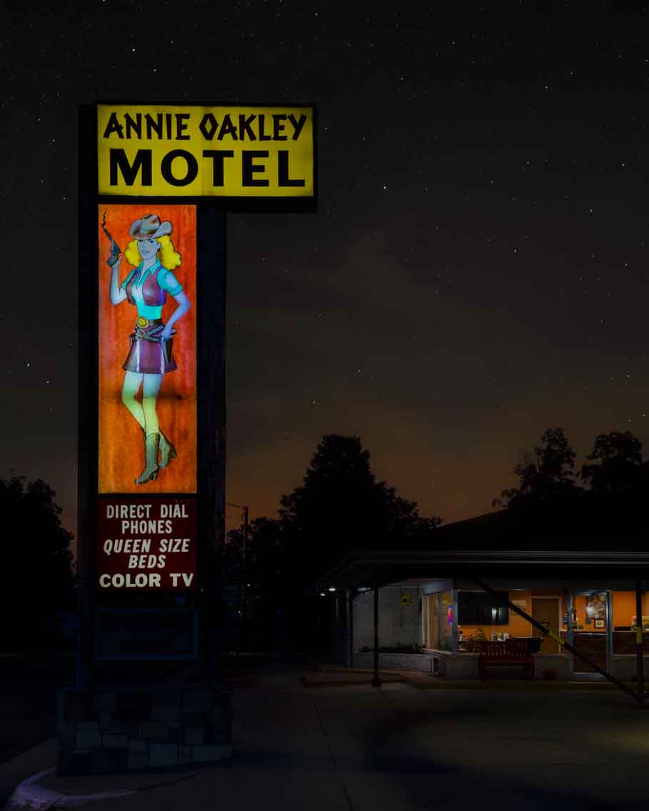 04x05_annie-oakley-motel_portrait_thumbnail.jpg