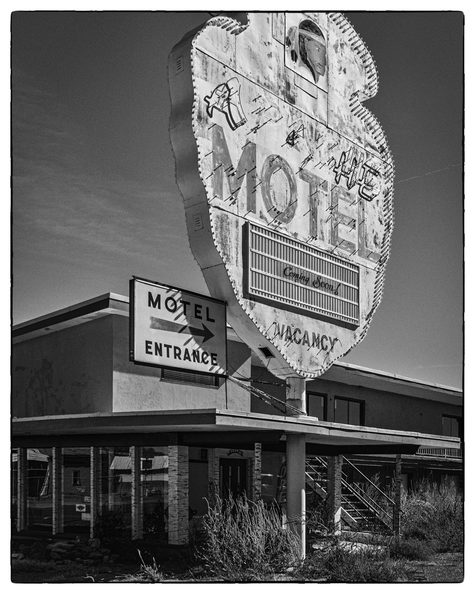 04x05_apache-motel_portrait.jpg